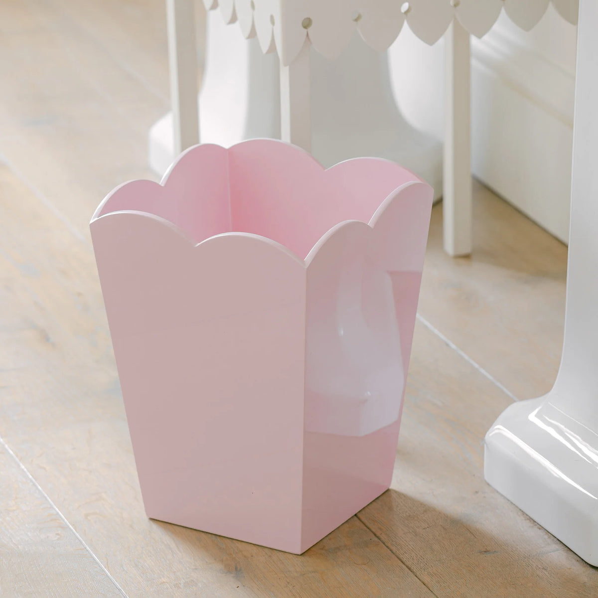 Scalloped Lacquer Bin - Pale Pink